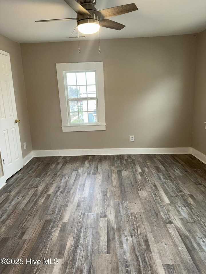 728 West St - Photo 7 of 10