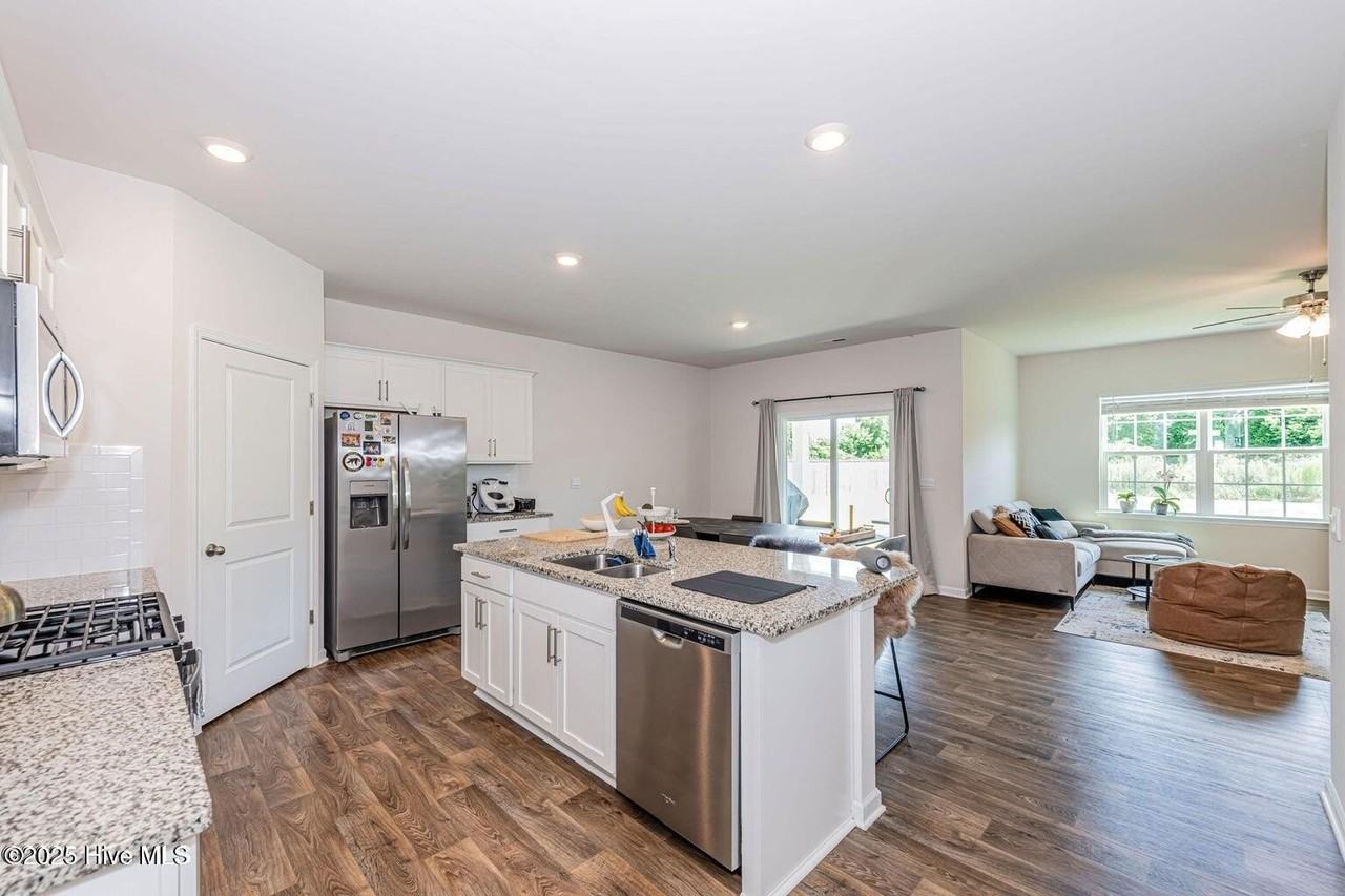 608 Ava St - Photo 3 of 19