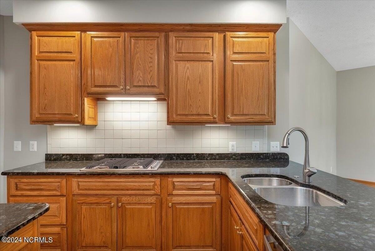 38 Pinebrook Dr - Photo 7 of 39