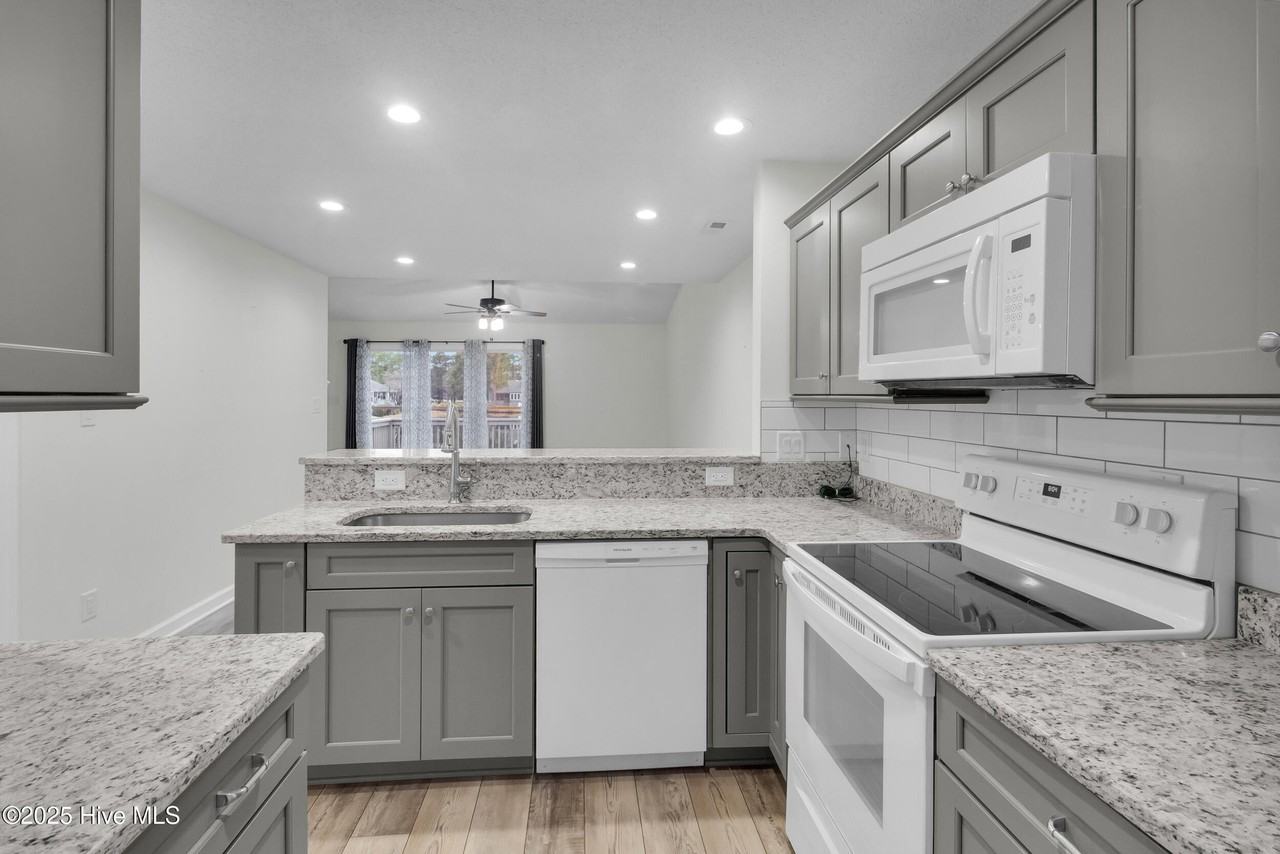 7212 Windward Dr - Photo 5 of 41