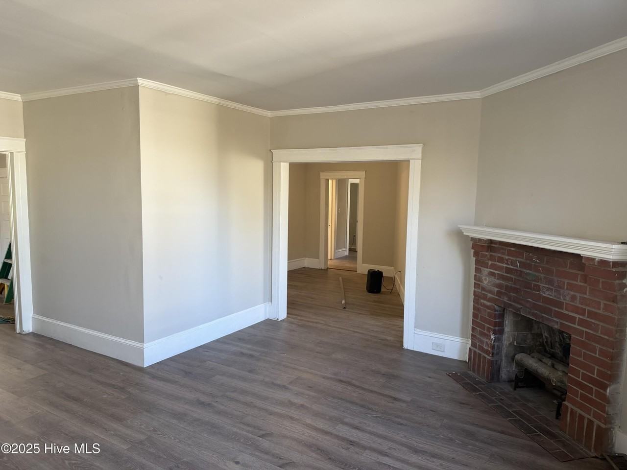 303 Macmillan Ave N - Photo 5 of 12