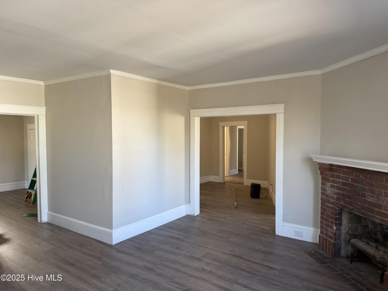 303 Macmillan Ave N - Photo 6 of 12