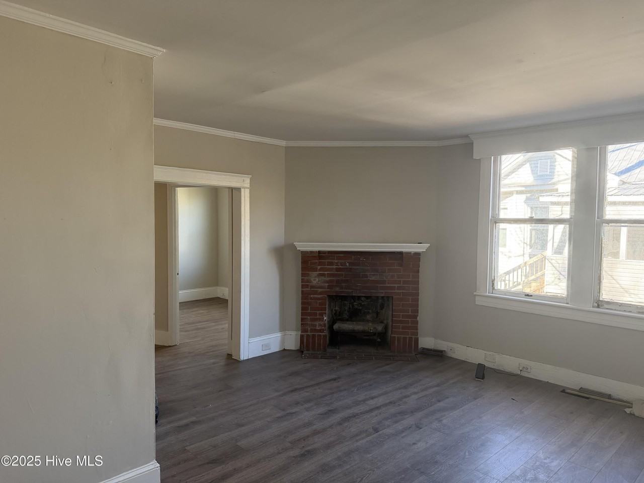 303 Macmillan Ave N - Photo 7 of 12