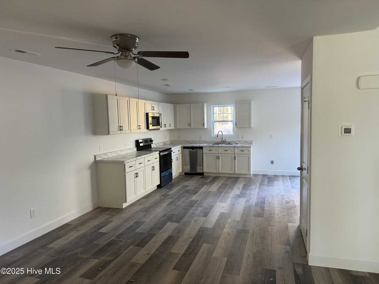 273 S Kerr Ave - Photo 4 of 14