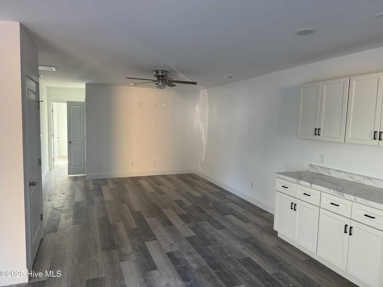 273 S Kerr Ave - Photo 5 of 14