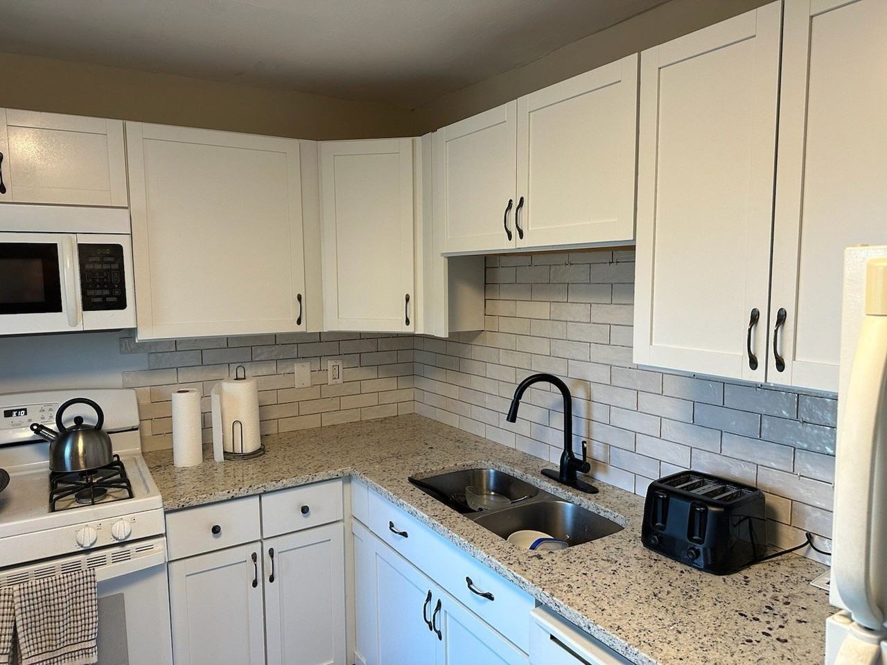 19 W Crystal Lake Ave Unit 19 #19 - Photo 4 of 13