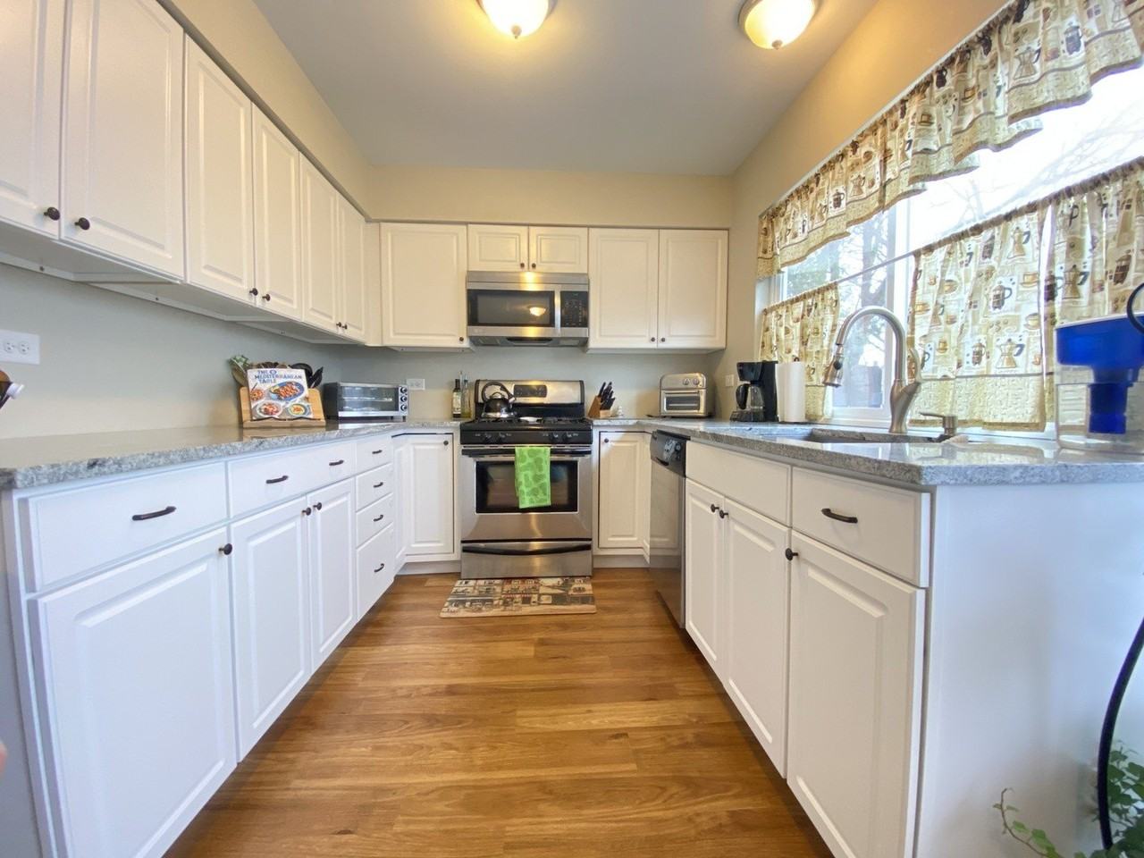 1949 Governors Ln - Photo 6 of 14