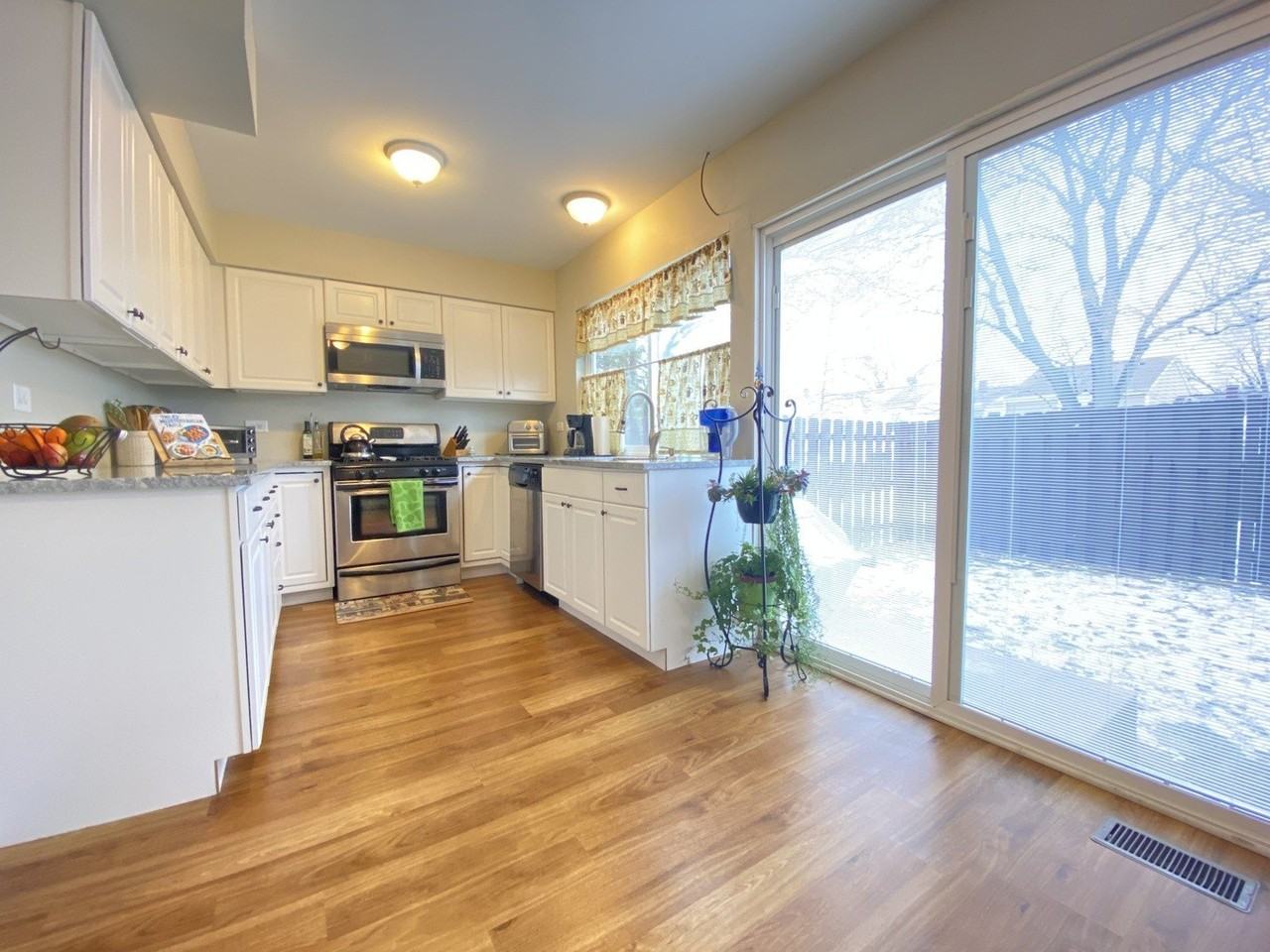 1949 Governors Ln - Photo 7 of 14