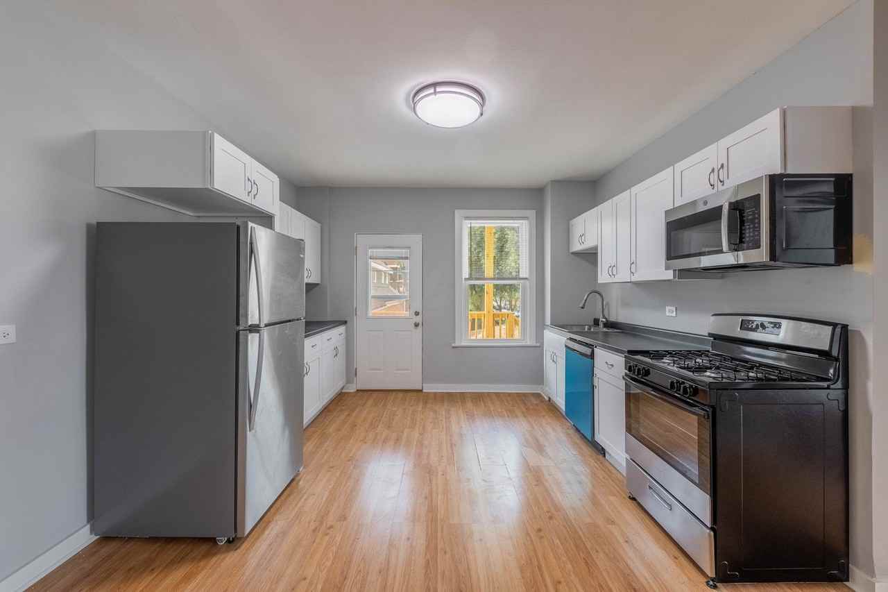 3517 S Lituanica Ave Unit 2 #2 - Photo 4 of 17