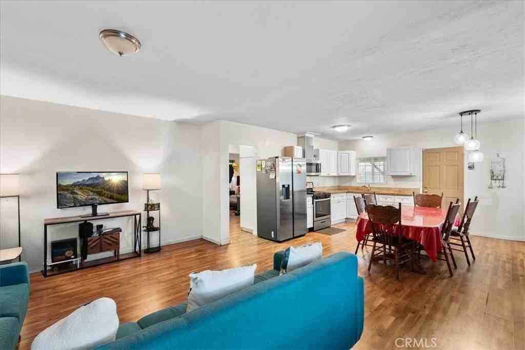 1035 Laurel Ave - Photo 2 of 12