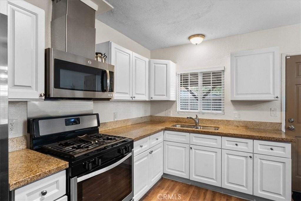 1035 Laurel Ave - Photo 6 of 12