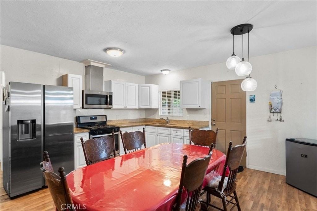 1035 Laurel Ave - Photo 7 of 12