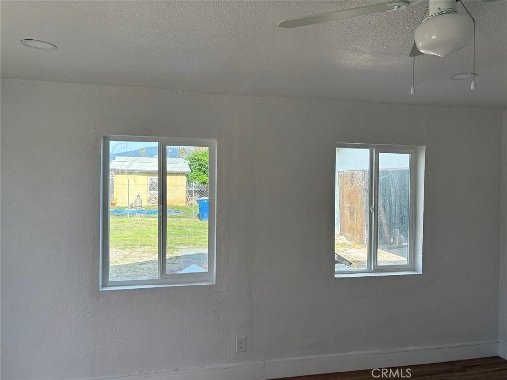 555 Ramona 1/2 - Photo 2 of 19