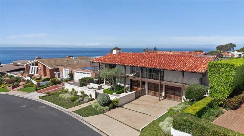 8 Monarch Bay Dr - Photo 2 of 47