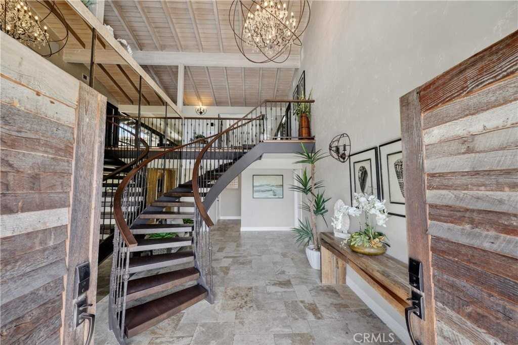 8 Monarch Bay Dr - Photo 3 of 47