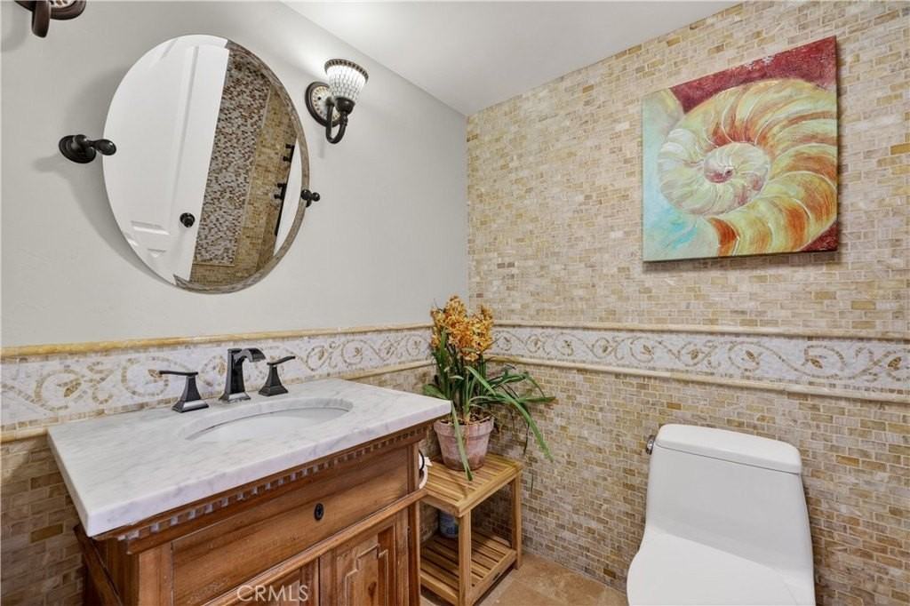 8 Monarch Bay Dr - Photo 5 of 47