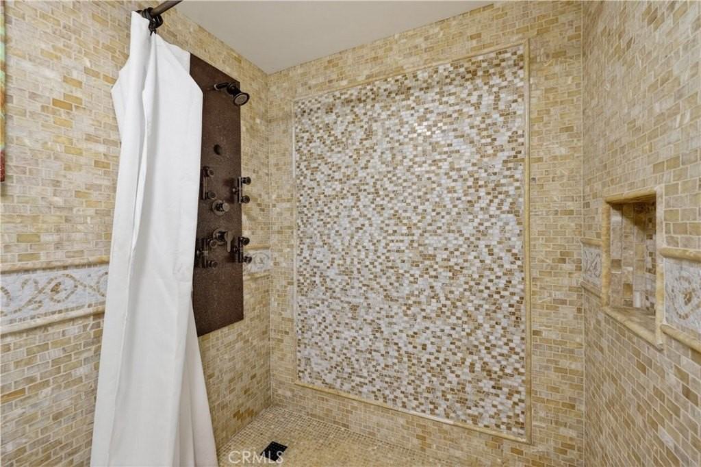 8 Monarch Bay Dr - Photo 6 of 47