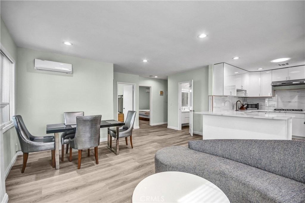 12811 Oaks Ave - Photo 7 of 32