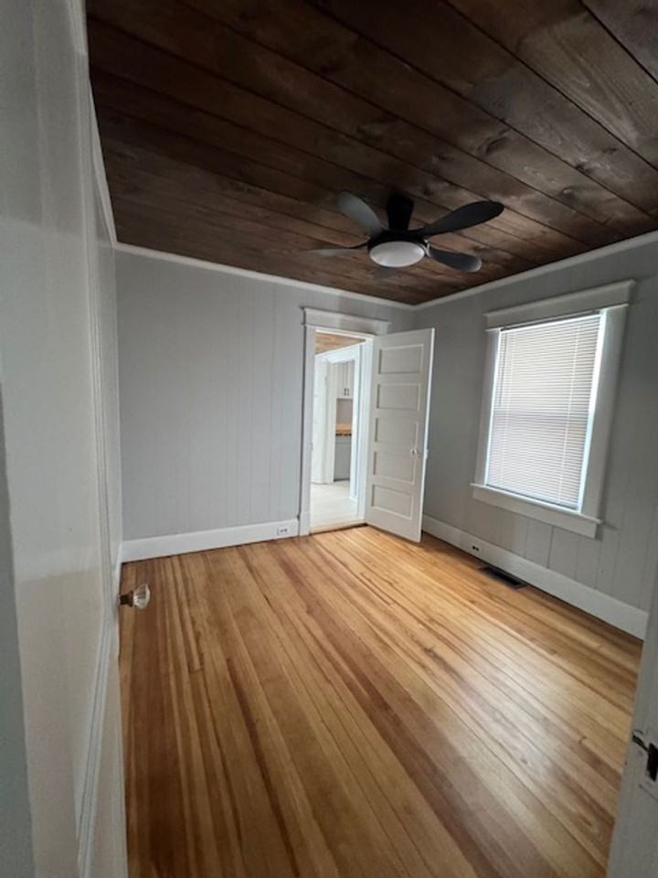 209 Taylor St - Photo 3 of 16