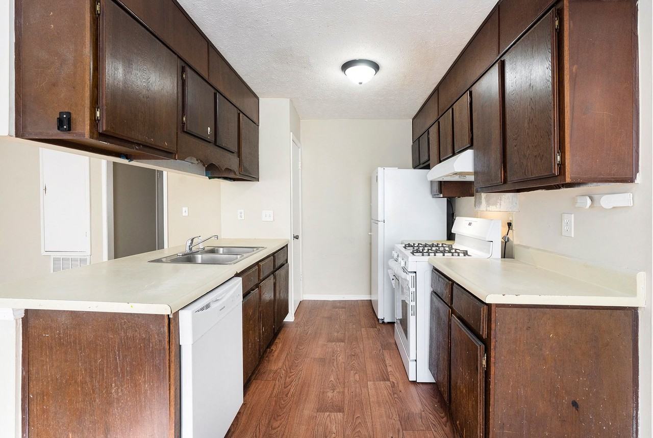 5931 Bobbin Ct - Photo 5 of 19