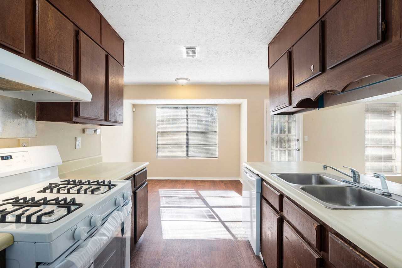 5931 Bobbin Ct - Photo 6 of 19