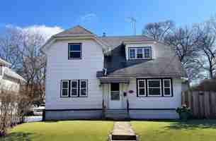 featured image of 285 Bowmanville St