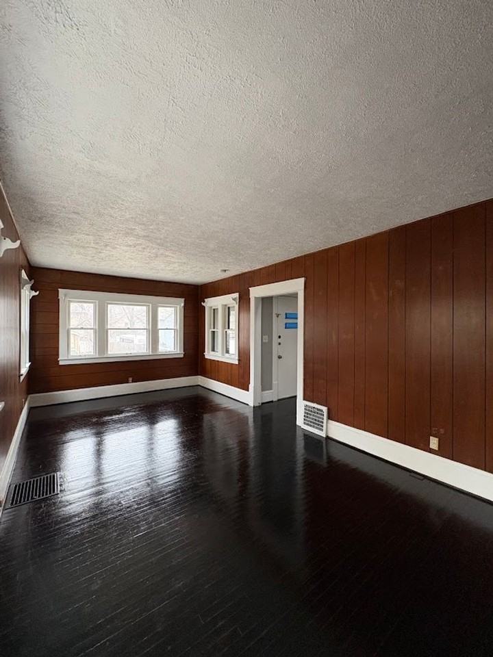 285 Bowmanville St - Photo 4 of 22