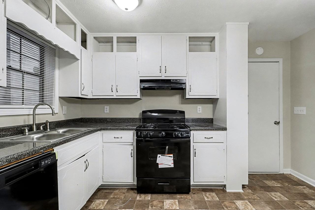 6361 Leverett Dr - Photo 6 of 25