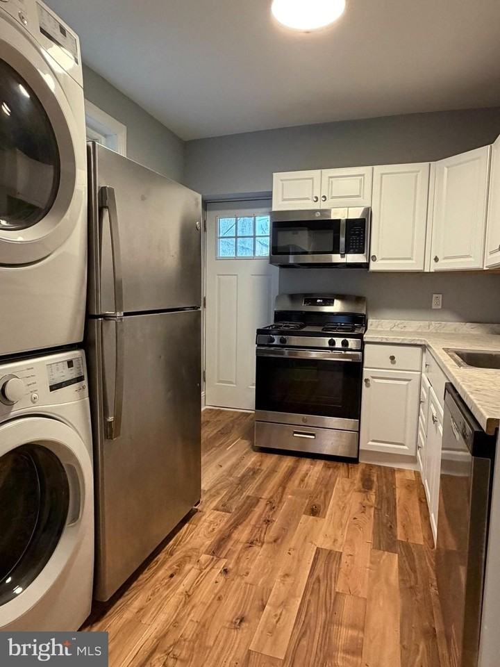 1817 N Taylor St - Photo 5 of 29