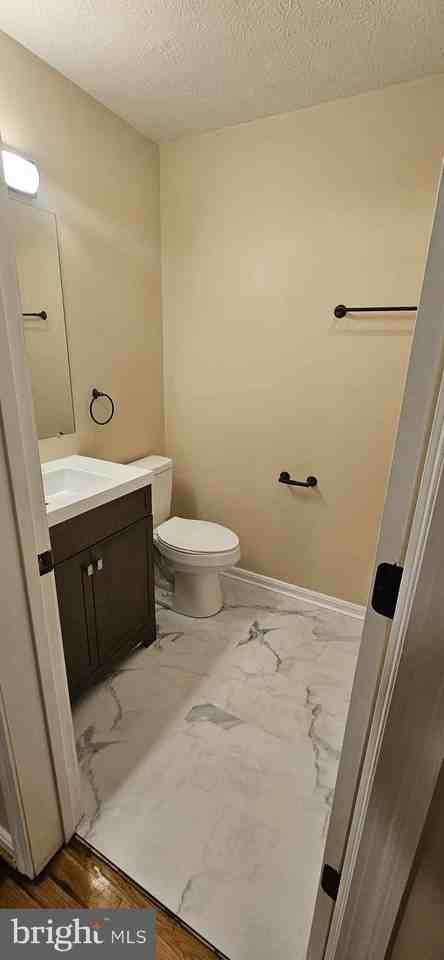 1028 Bridle Ct - Photo 5 of 6
