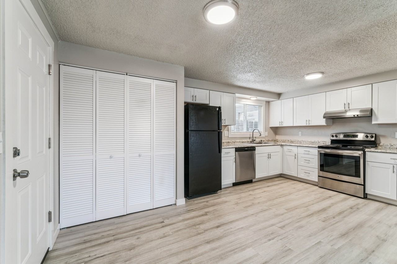 2107 Airport Ave #1 - Photo 5 of 29