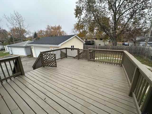 207 Pacific Dr - Photo 7 of 31