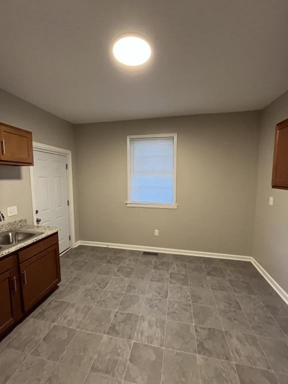 222 New St - Photo 4 of 10