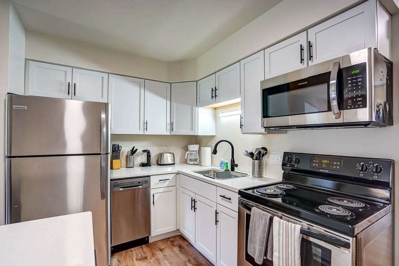 1217 E Wilson St #1377390P - Photo 4 of 21