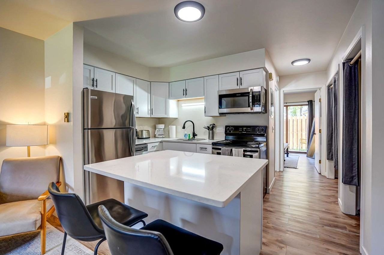 1217 E Wilson St #1377390P - Photo 7 of 21