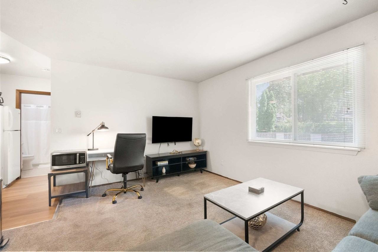 2601 University Ave #1377417P - Photo 3 of 41