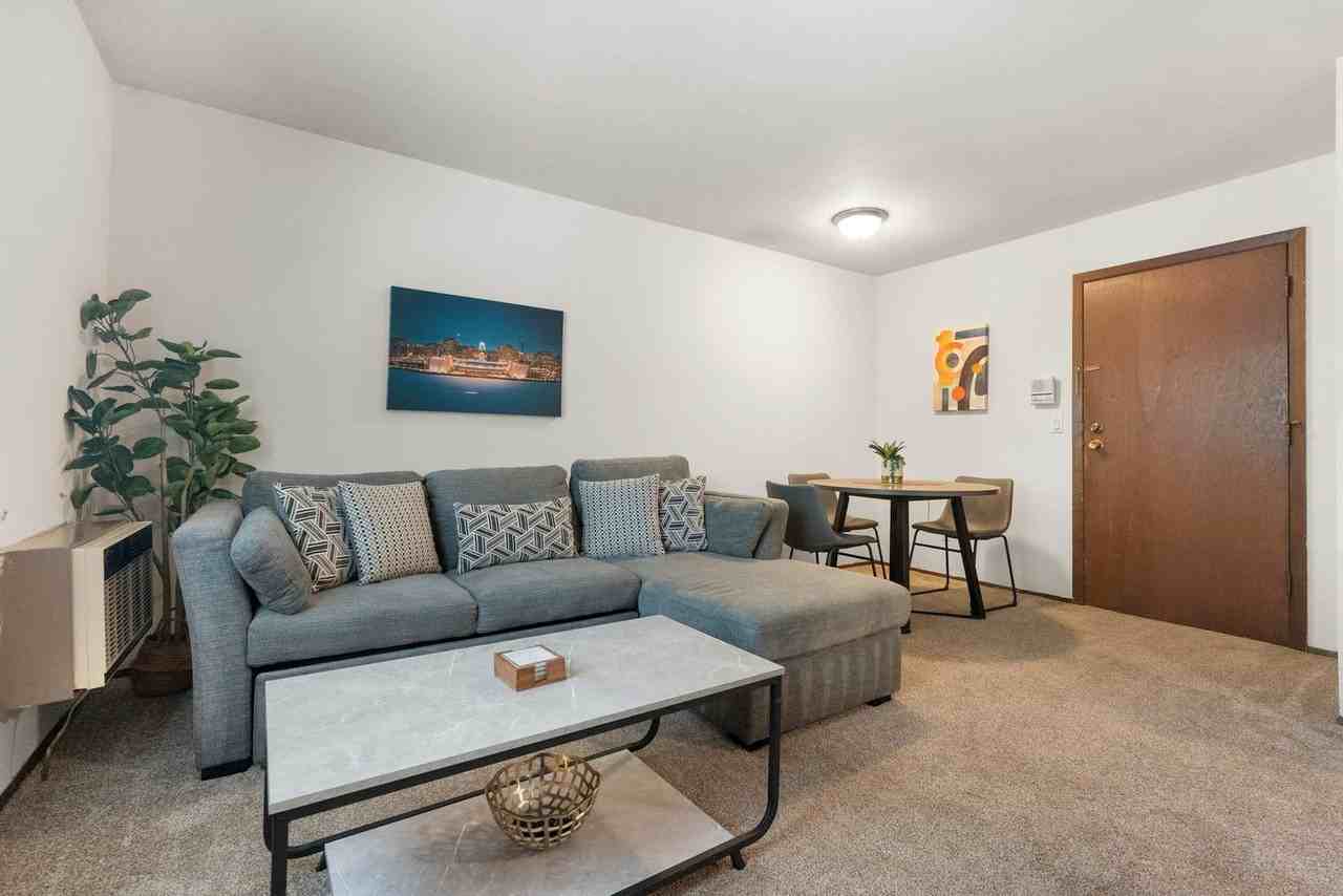 2601 University Ave #1377417P - Photo 4 of 41