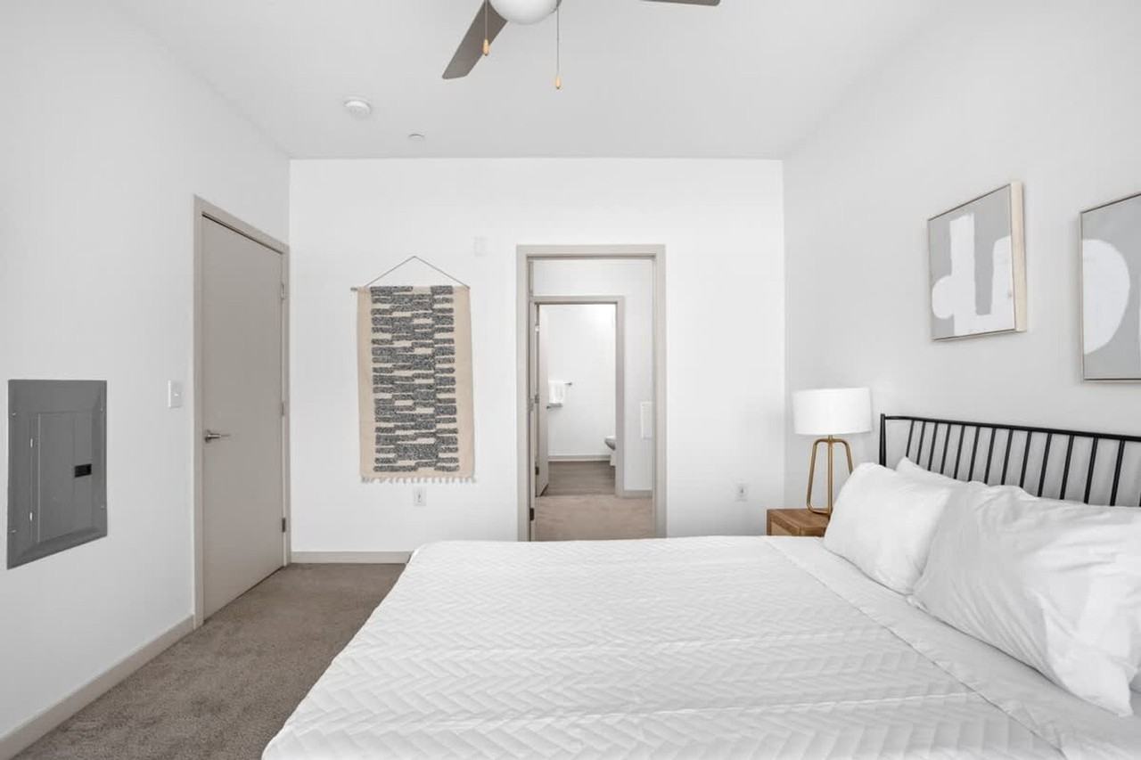 747 N College Ave #1378237P - Photo 4 of 27