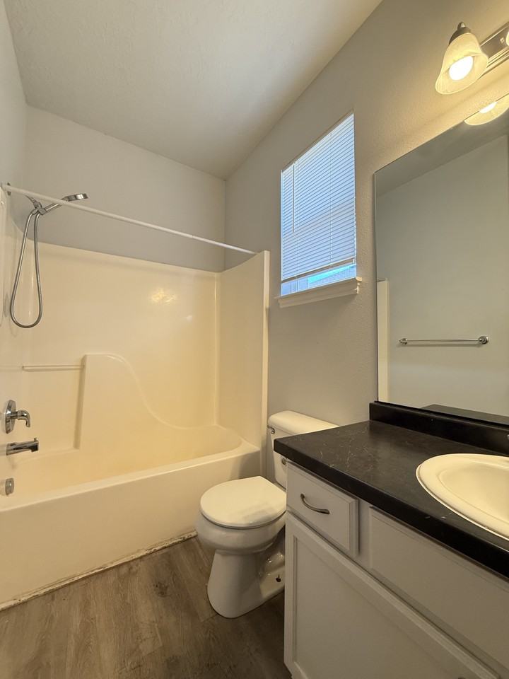 4737 W Oregon Trail Way #1 - Photo 7 of 9