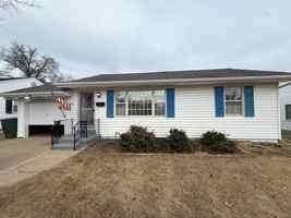 featured image of 1001 Loekes Dr #1