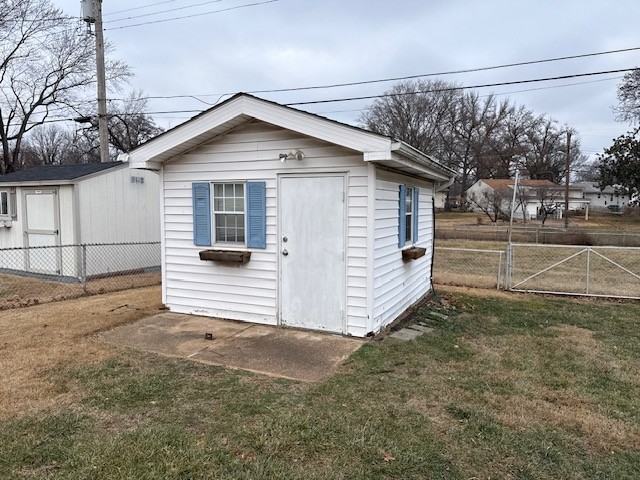 1001 Loekes Dr #1 - Photo 5 of 44