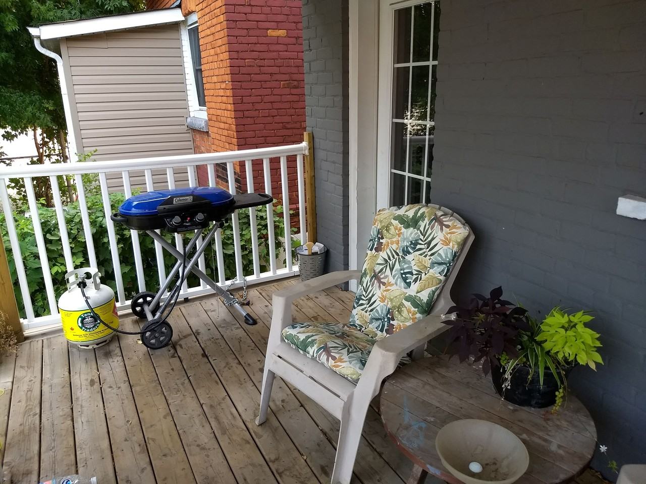 128 Queen Street North - Photo 4 of 11