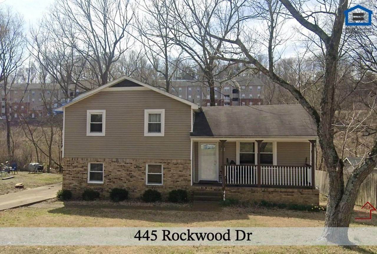445 Rockwood Dr - Photo 2 of 14