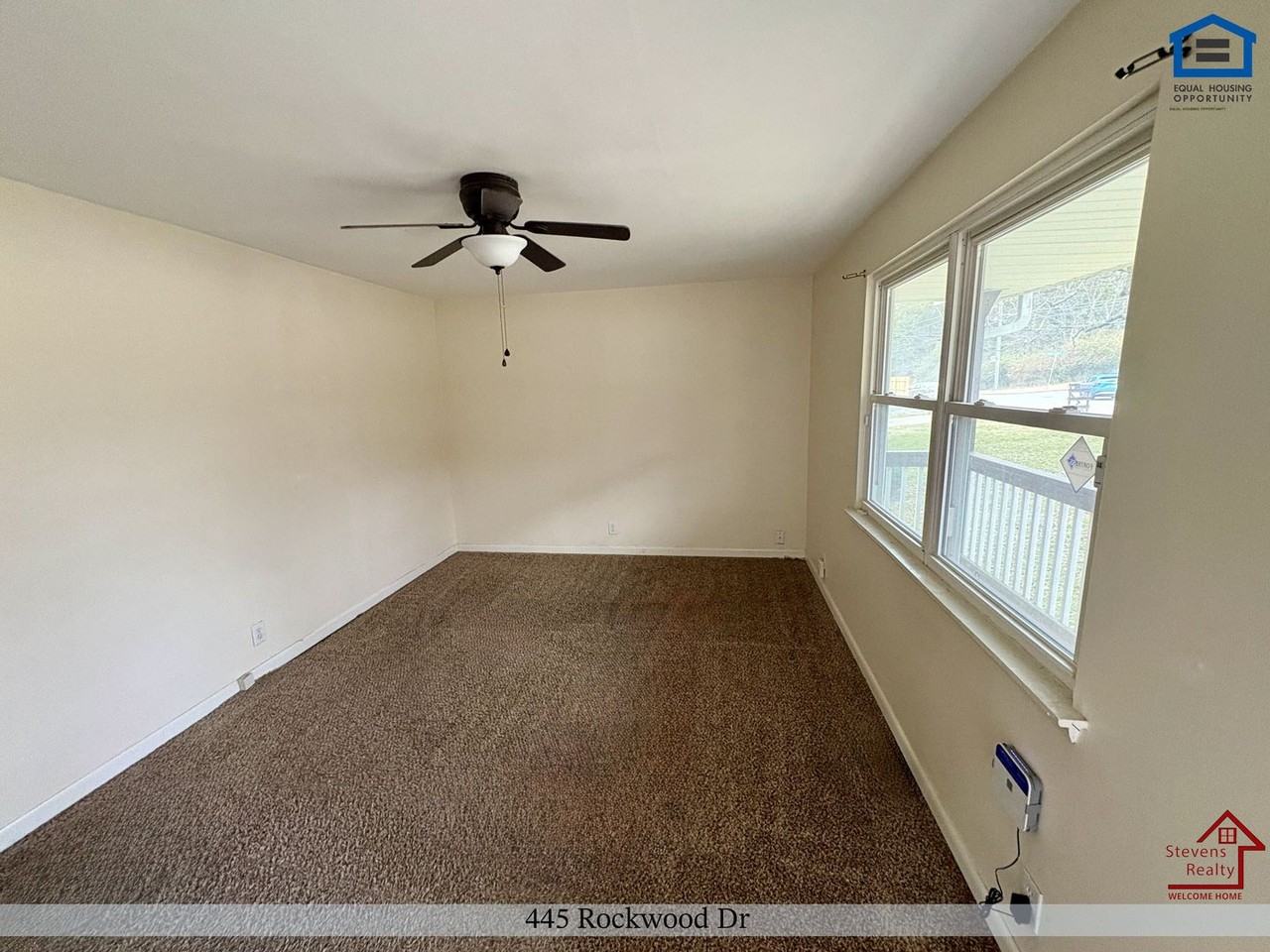 445 Rockwood Dr - Photo 6 of 14