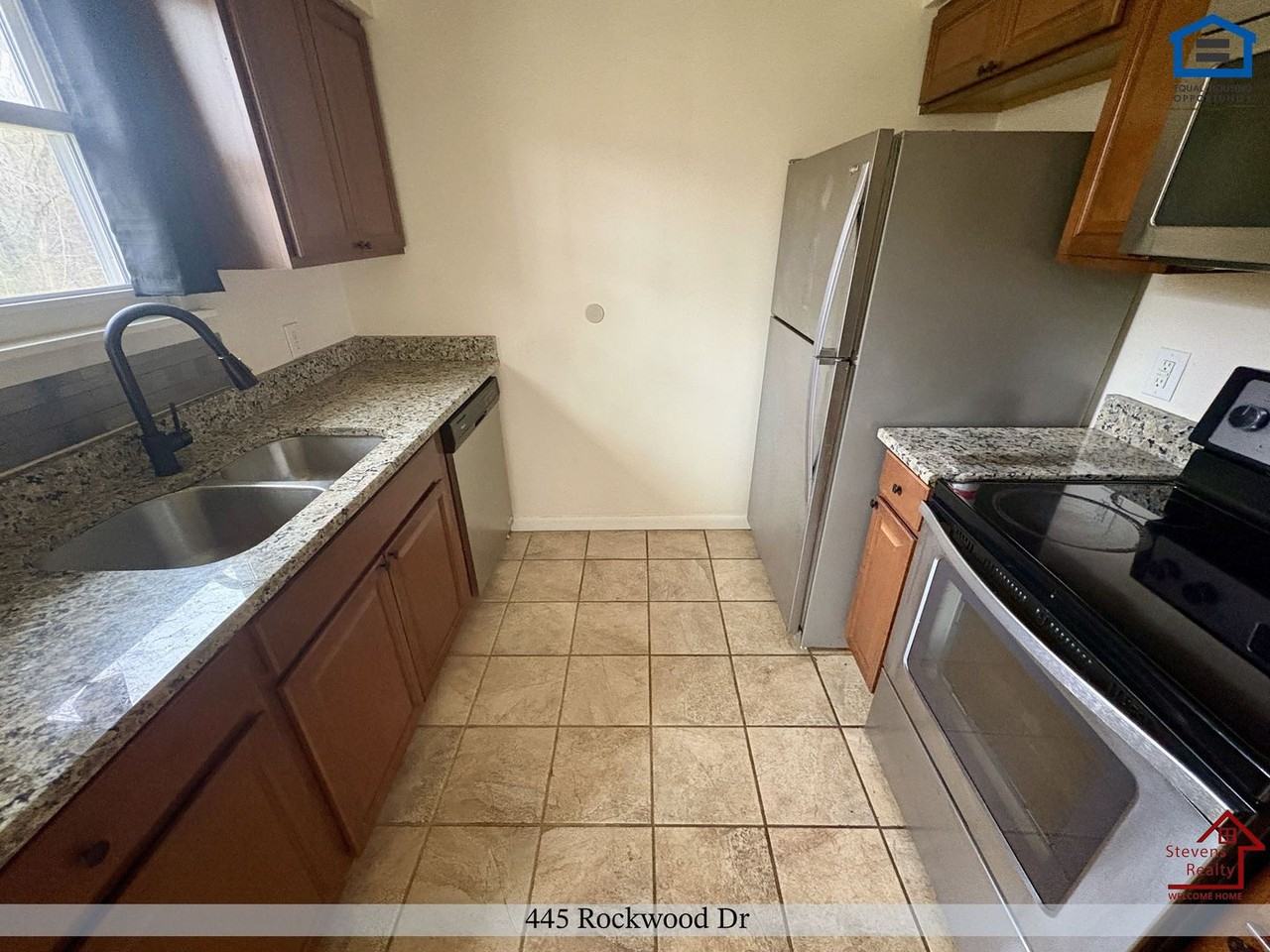 445 Rockwood Dr - Photo 7 of 14