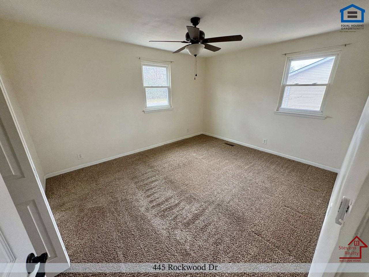 445 Rockwood Dr - Photo 7 of 26