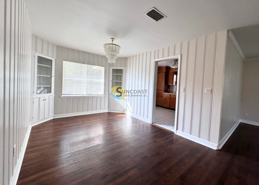 1438 Magnolia Cir W - Photo 5 of 17