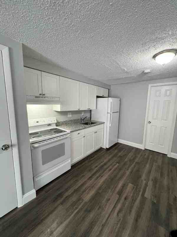 1003 34th Ave W #B - Photo 3 of 10