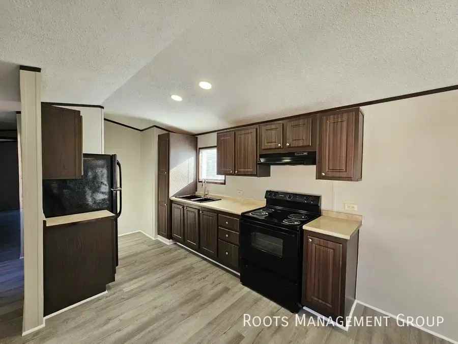 22 Mark Dr #22 - Photo 2 of 6