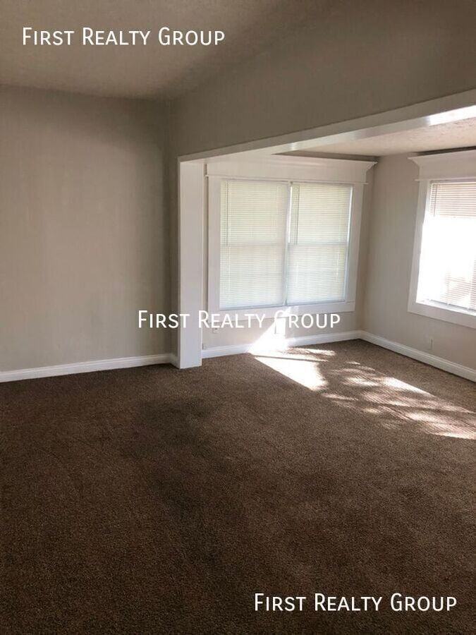 140 E Market St #A - Photo 2 of 14